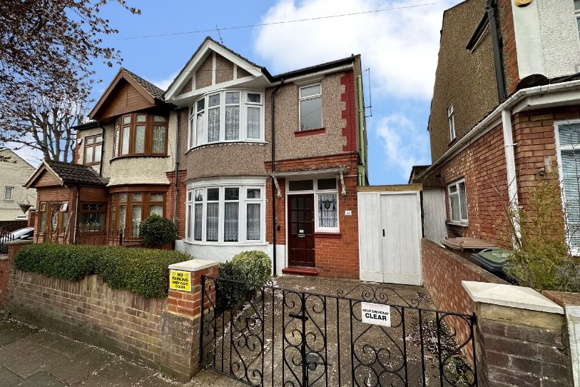 3 bed semidetached house for sale in Argyll Avenue, Luton LU3 Zoopla