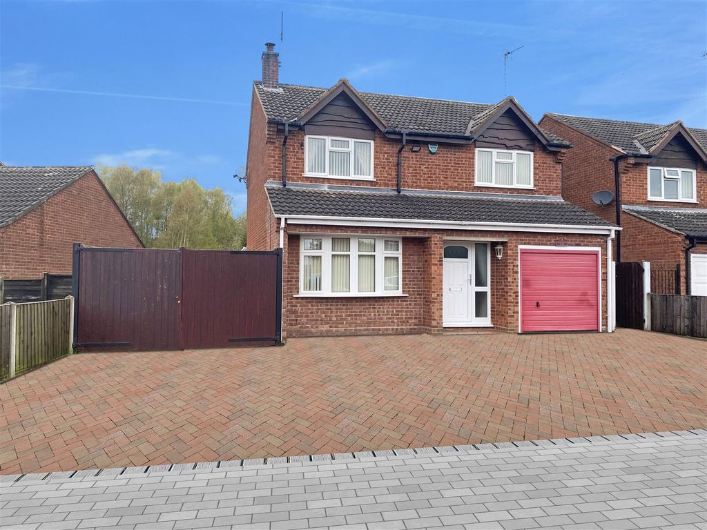 4 bed detached house for sale in Sandcliffe Park, Midway, Swadlincote