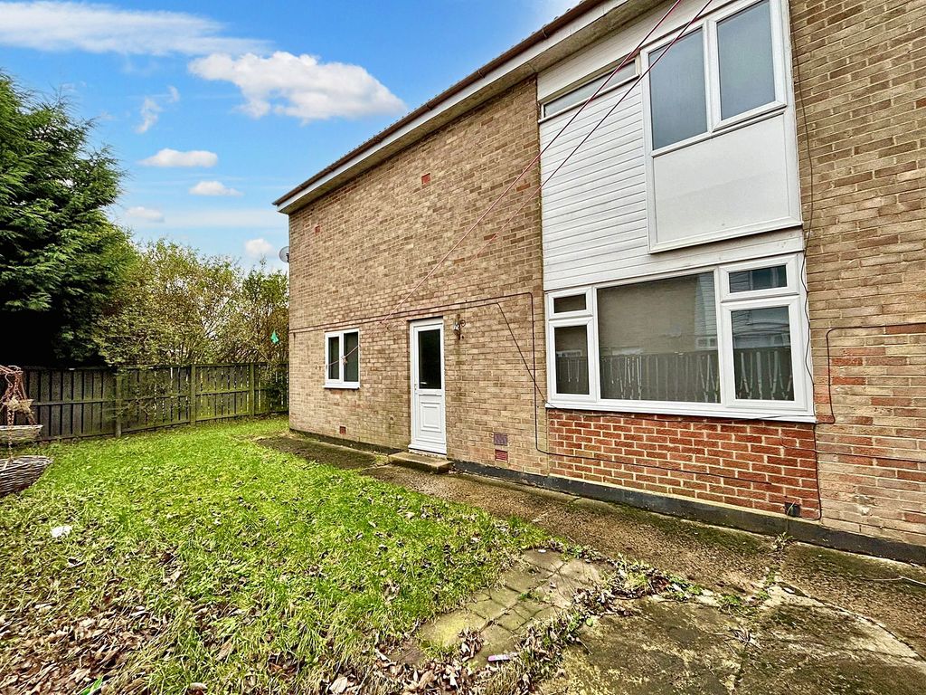 2 bed terraced house to rent in Bruce Place, Peterlee SR8, £475 pcm