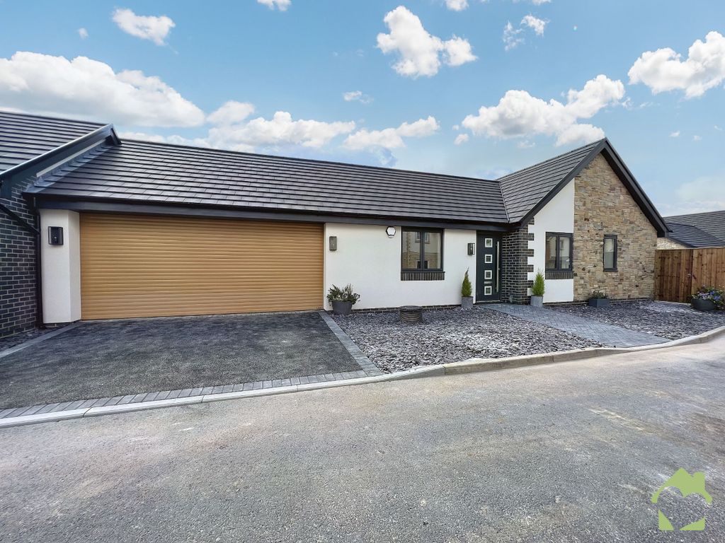 2 bed bungalow for sale in Beech Close, ClaughtonOnBrock, Preston PR3
