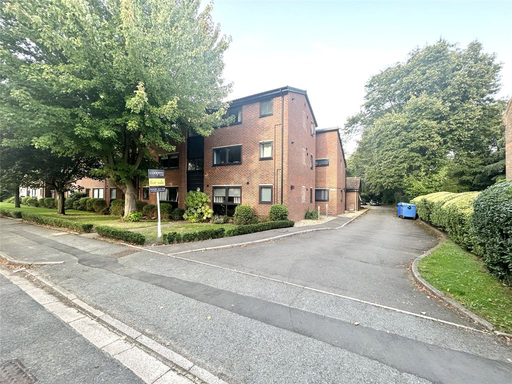 2 bed for sale in Lennox House, Ray Park Avenue, Maidenhead