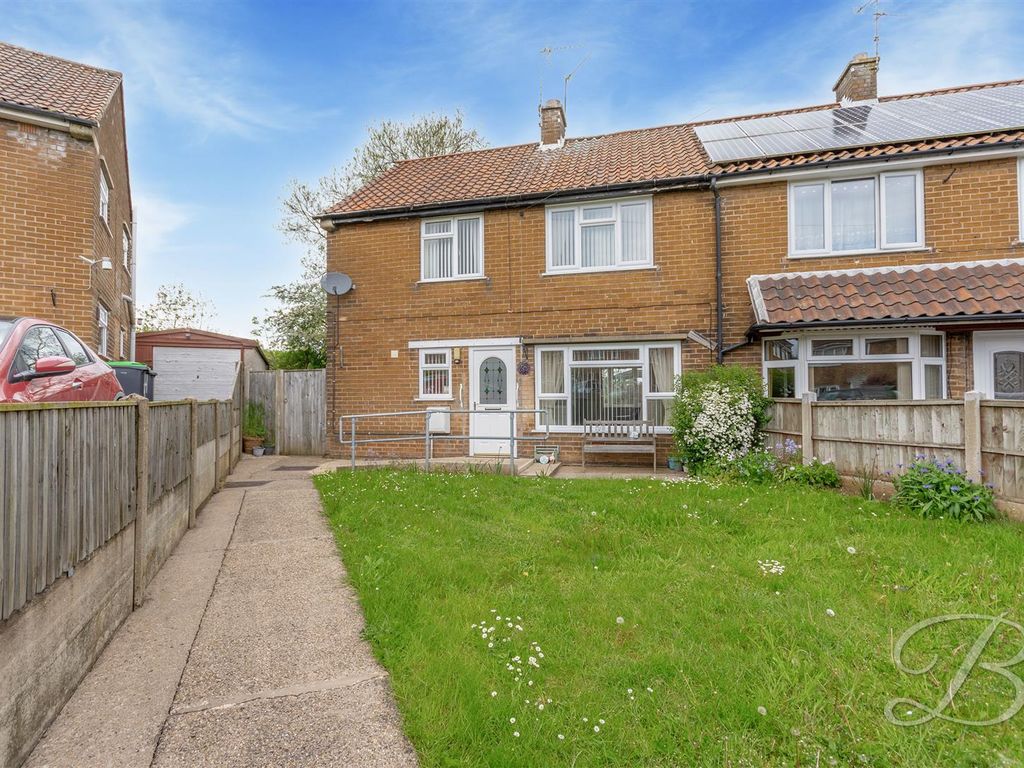3 bed semidetached house for sale in Stanton Crescent, SuttonIn