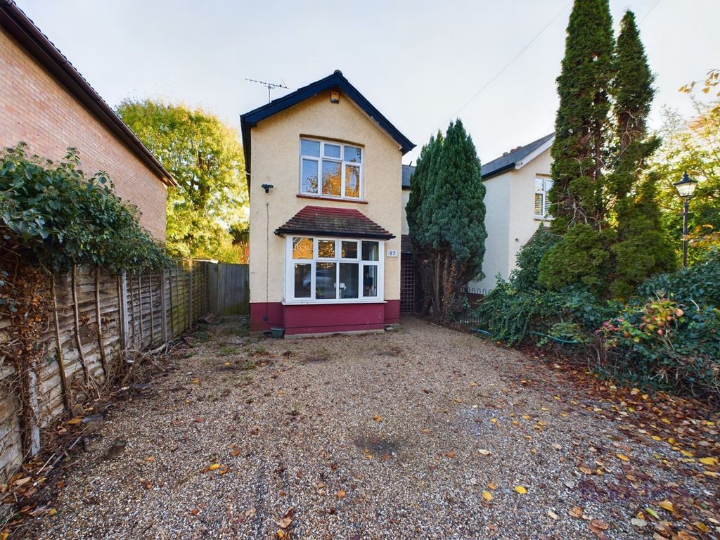3 bed semidetached house for sale in Liberty Lane, Addlestone, Surrey