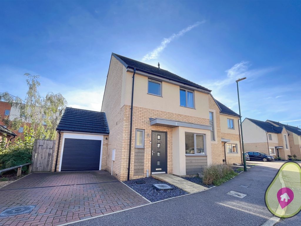 3 bed semidetached house for sale in Drury Lane, Stevenage