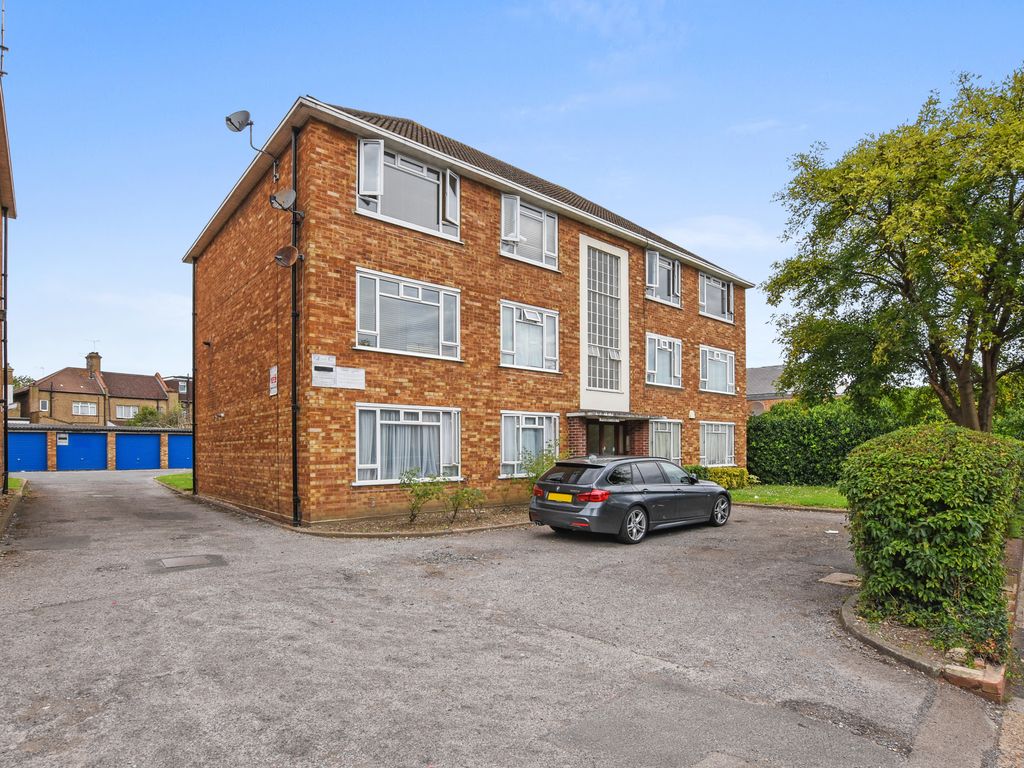 Studio for sale in Friern Lane, London N11, £159,950 Zoopla