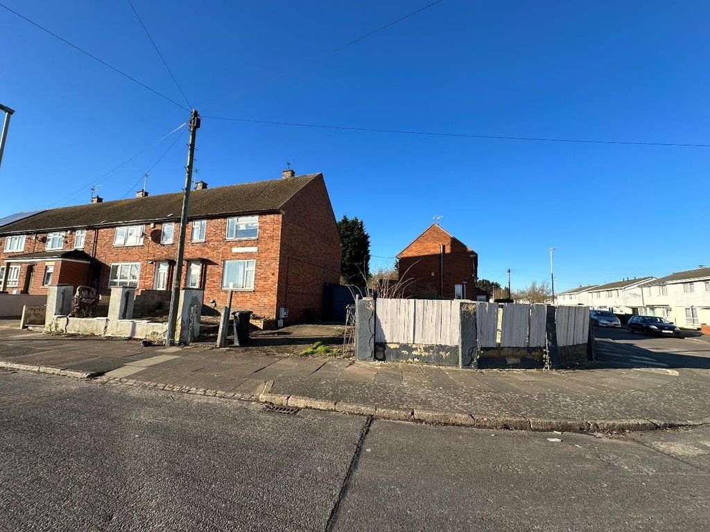 3 bed end terrace house for sale in Glazebrook Square, Leicester LE3, £