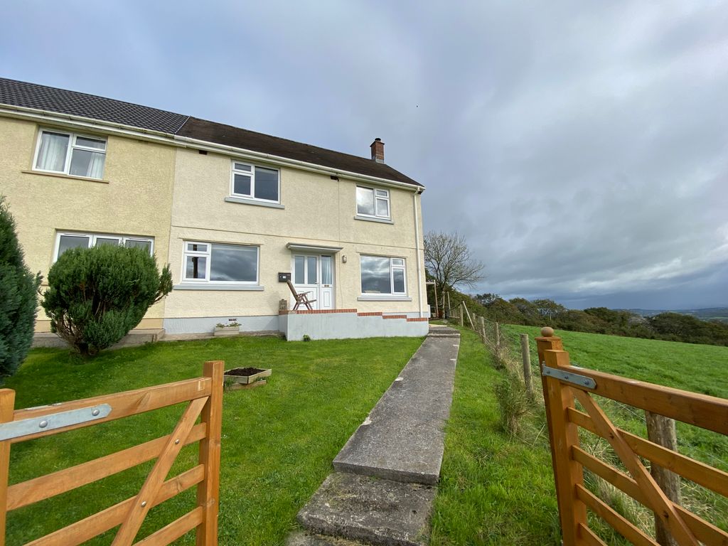 3 bed semidetached house for sale in Haulfryn, Pontyberem, Llanelli