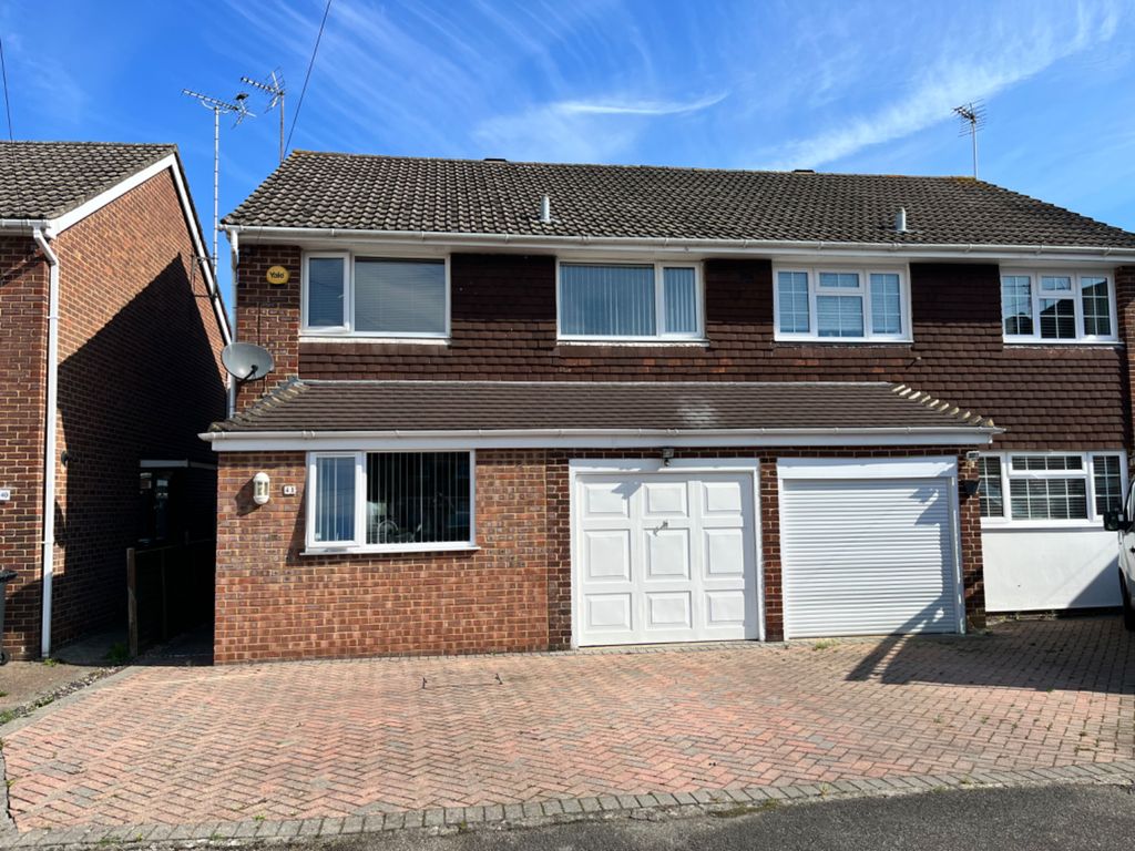 3 bed semidetached house for sale in Rangewood Avenue, Reading RG30, £