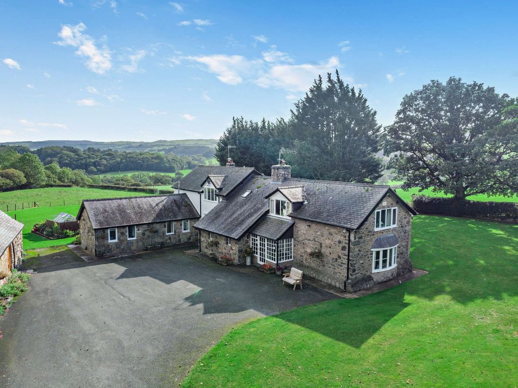 4 bed detached house for sale in Derwen, Corwen, Denbighshire LL21, £