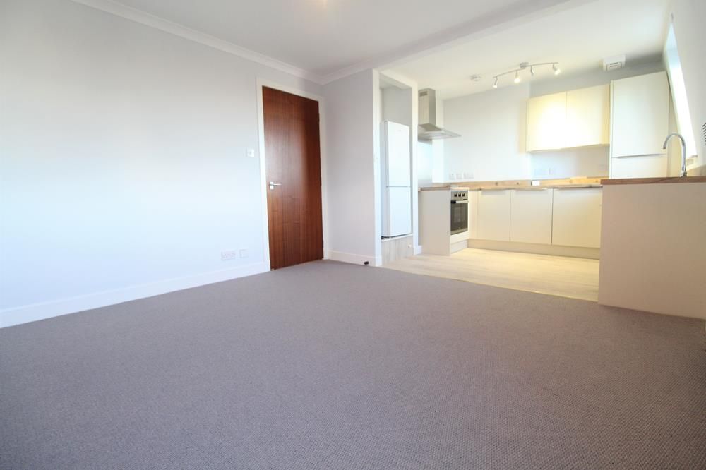 2 bed flat to rent in Fonthill Road, Top Floor AB11, £675 pcm Zoopla