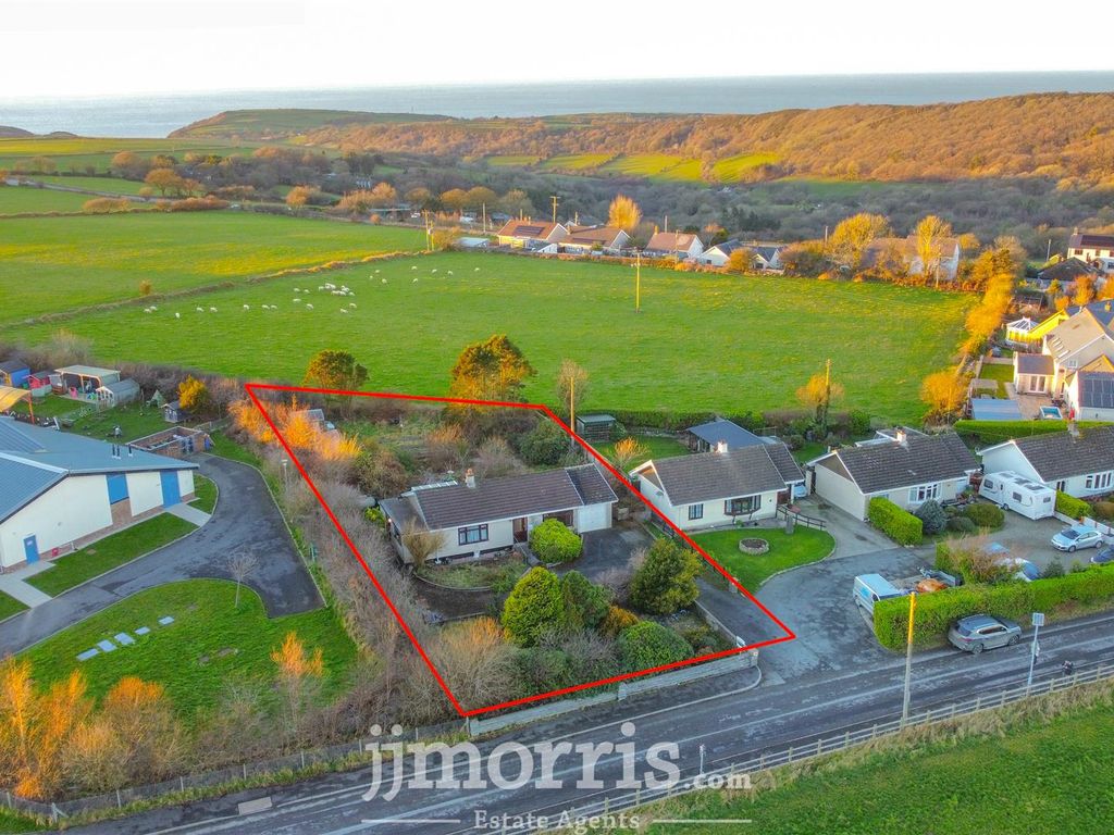 3 bed detached bungalow for sale in Brynhoffnant, Llandysul SA44, £
