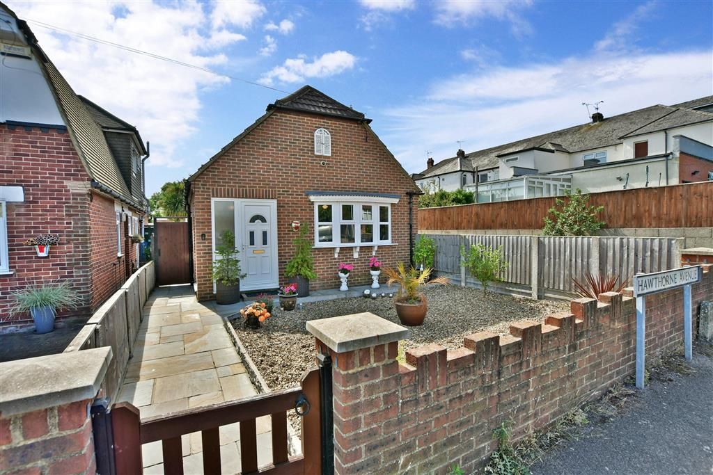 2 bed bungalow for sale in Hawthorne Avenue, Rainham, Gillingham, Kent