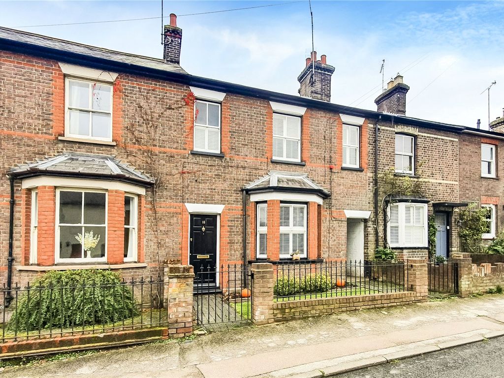 2 bed terraced house for sale in Cravells Road, Harpenden