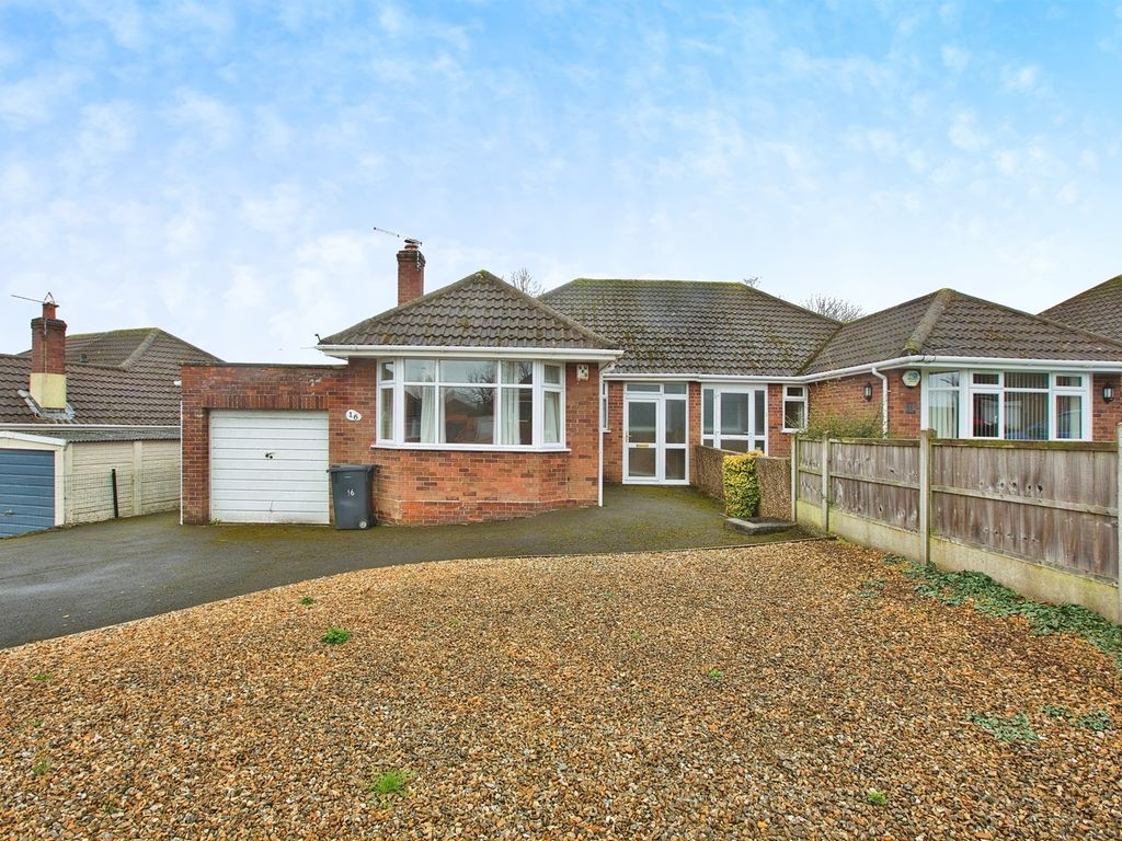 2 bed semidetached bungalow for sale in Tower Road, Yeovil BA21, £