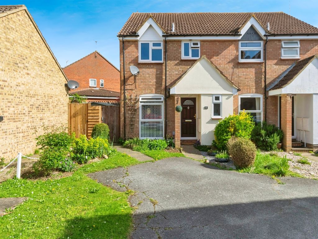 3 bed semidetached house for sale in The Pastures, Stevenage SG2, £