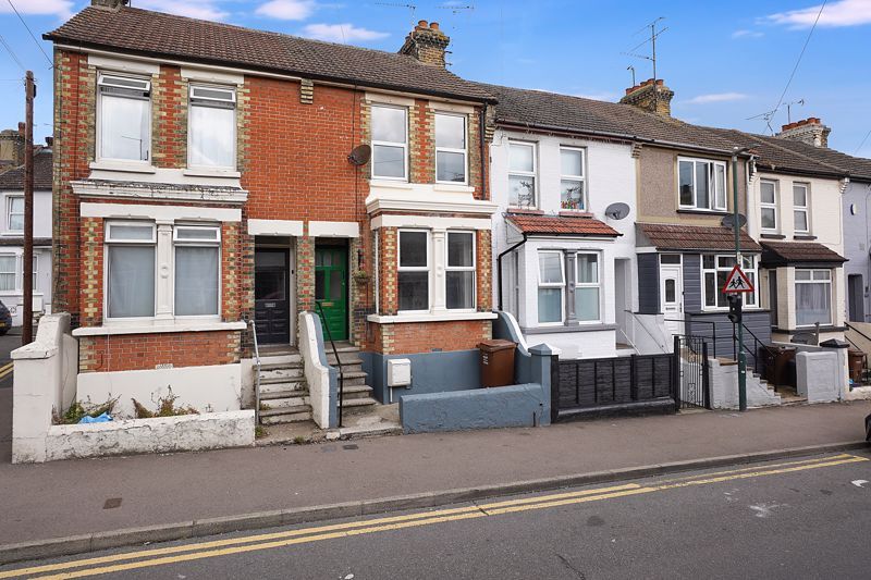 3 bed terraced house for sale in Barnsole Road, Gillingham ME7, £260,000 Zoopla