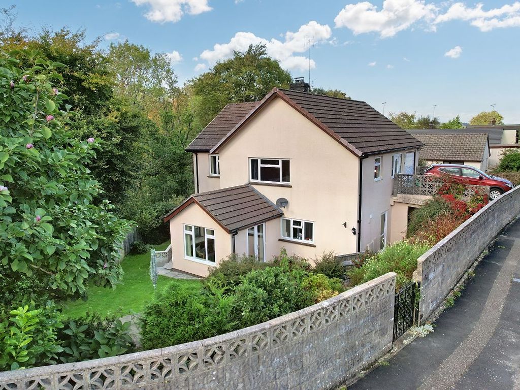 5 bed detached house for sale in Leeze Park, Okehampton EX20, £475,000