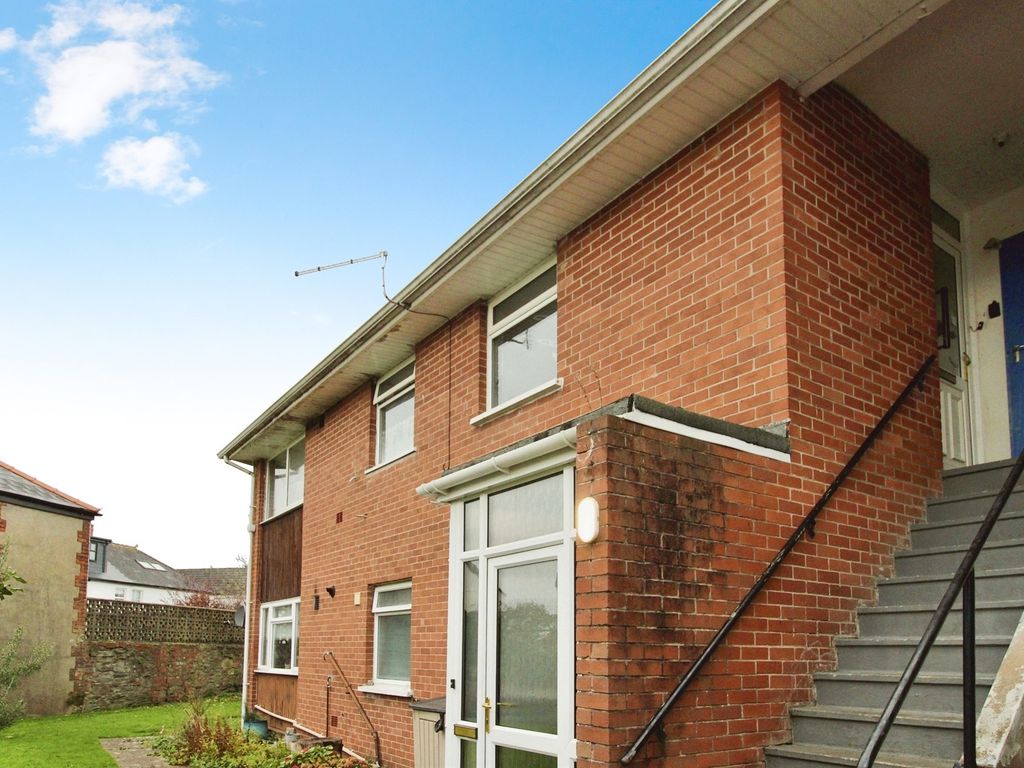 3 bed flat for sale in Close, Whitchurch, Cardiff CF14, £