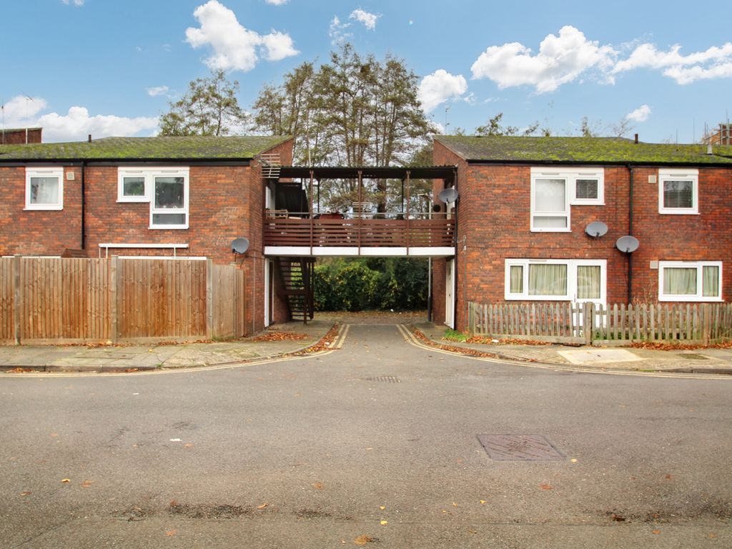 2 bed for sale in Braybourne Close, Uxbridge, Middlesex UB8