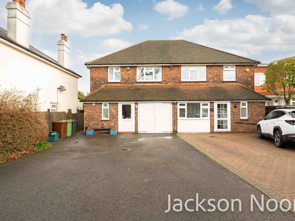4 bed semidetached house for sale in Cul De Sac, Off Chessington Road
