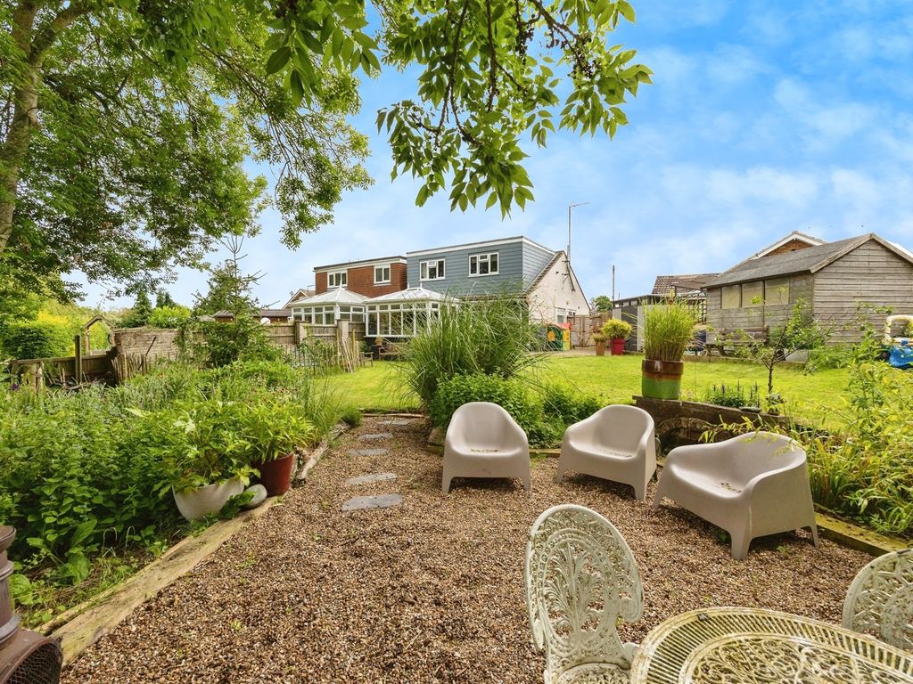 4 bed semidetached bungalow for sale in Edmund Street, Wingham