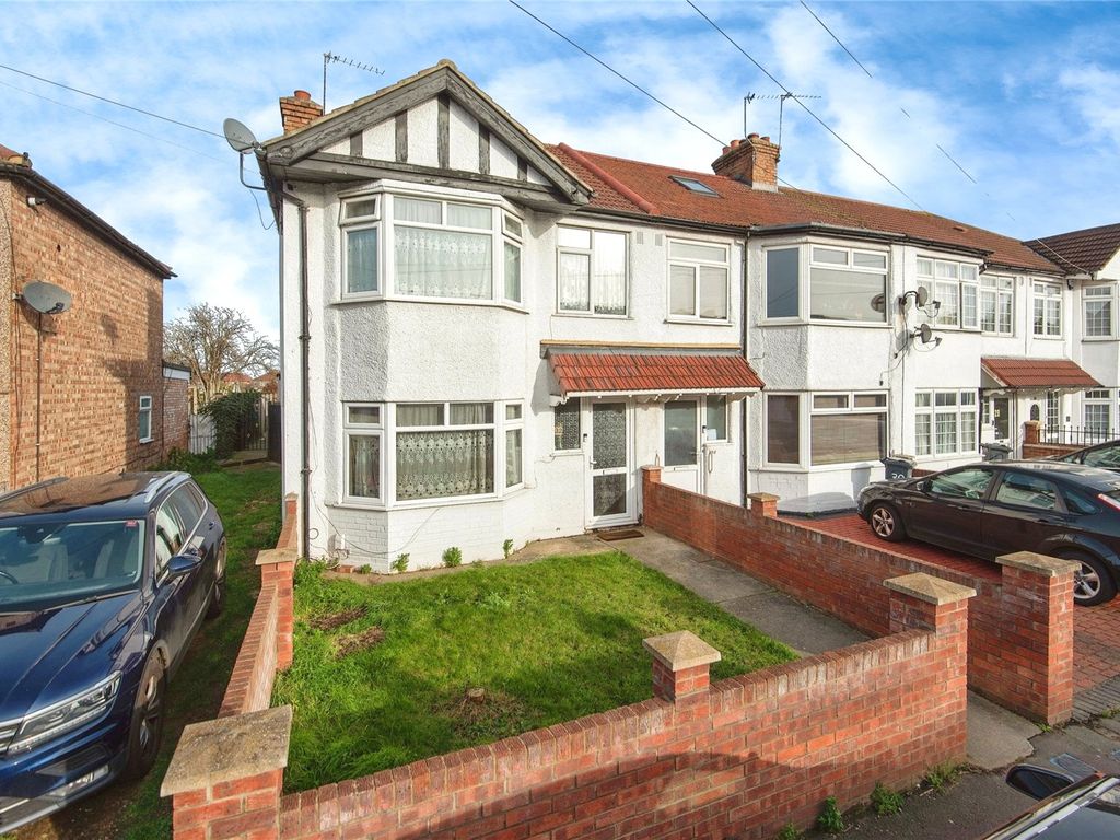 3 bed end terrace house for sale in Clifford Road, Hounslow TW4, £