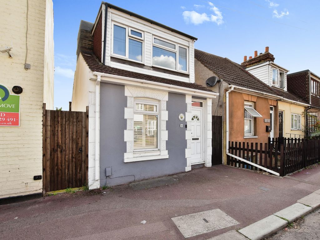 2 bed detached house for sale in Upper Luton Road, Chatham, Kent ME5, £255,000 Zoopla