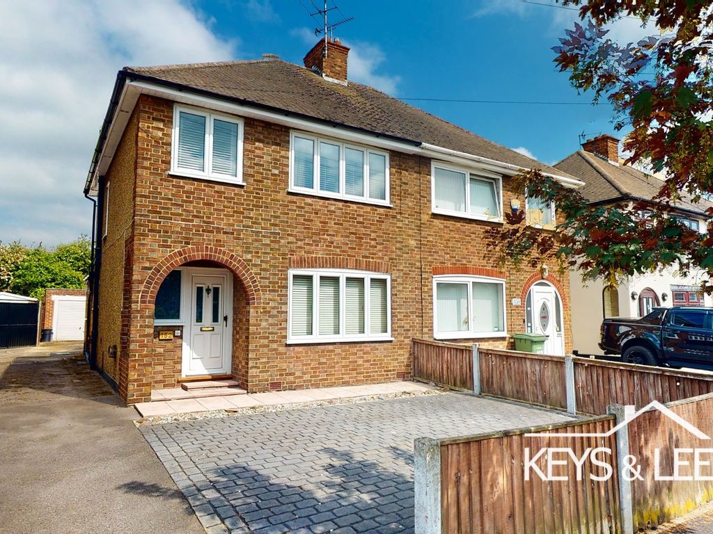 3 bed semidetached house for sale in Carter Drive, Collier Row