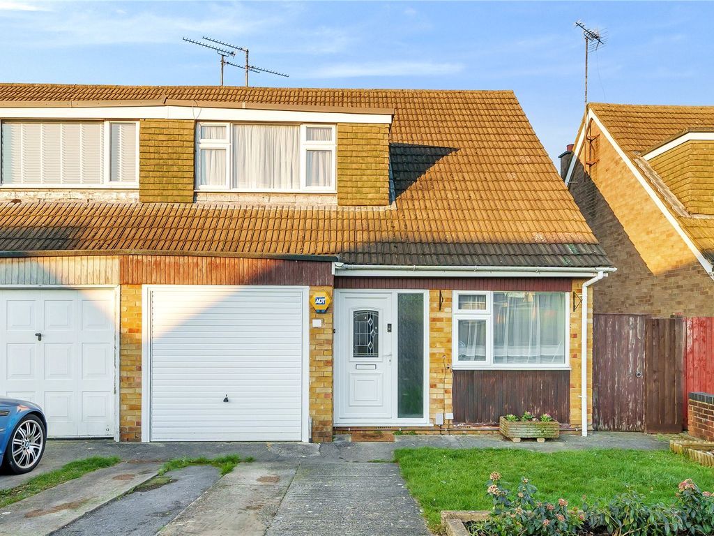 3 bed semidetached house for sale in Queensfield, Swindon, Wiltshire