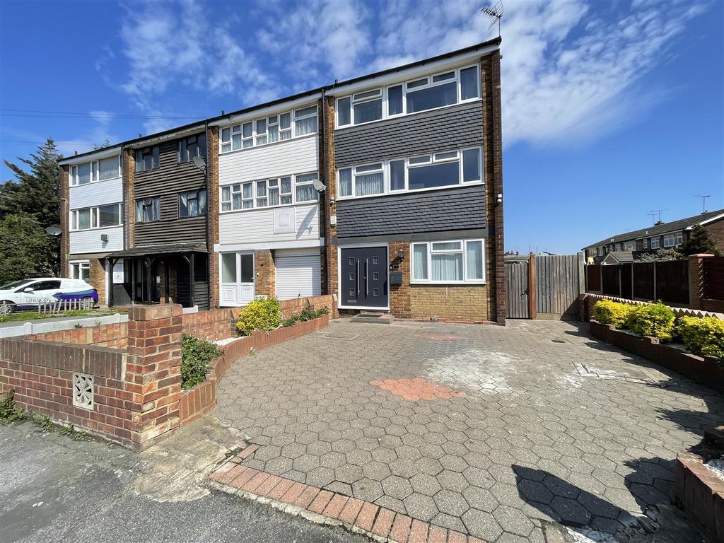 5 bed end terrace house for sale in Church Road, Tilbury RM18 Zoopla