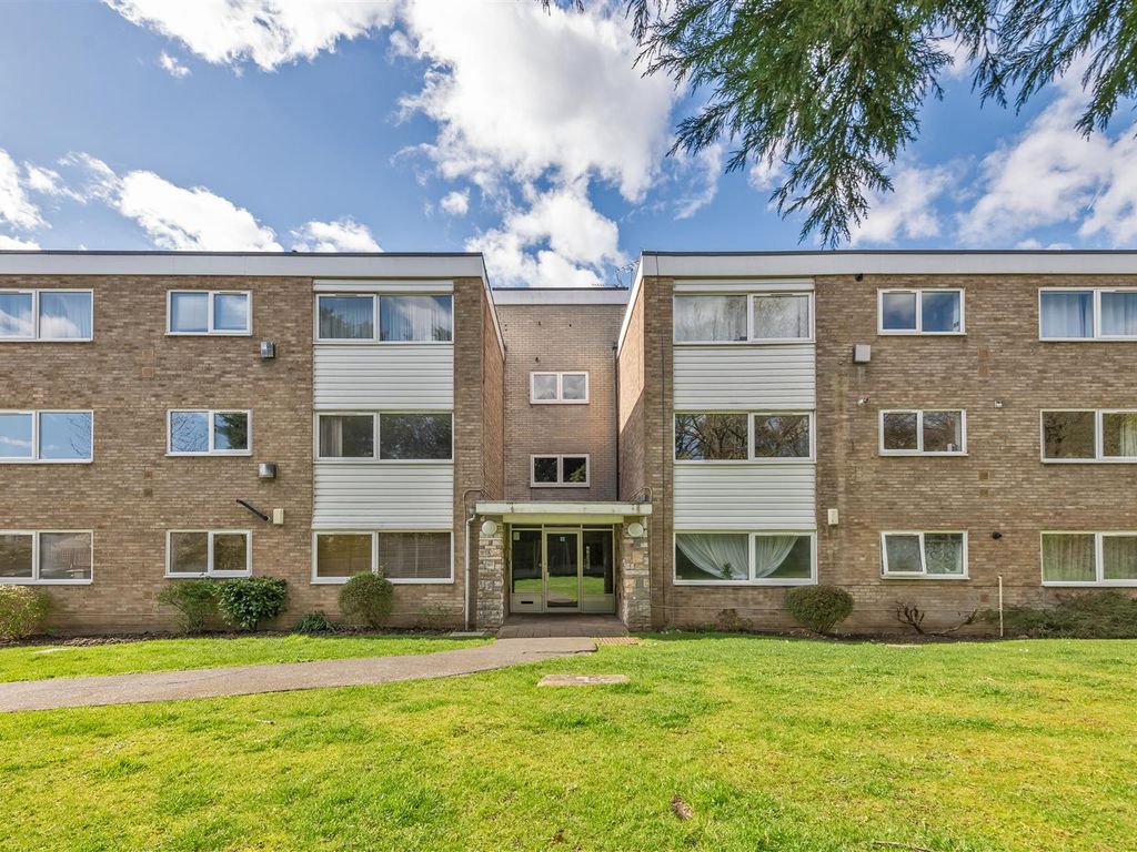 2 bed flat to rent in Oakdale Gardens, London E4, £1,495 pcm Zoopla