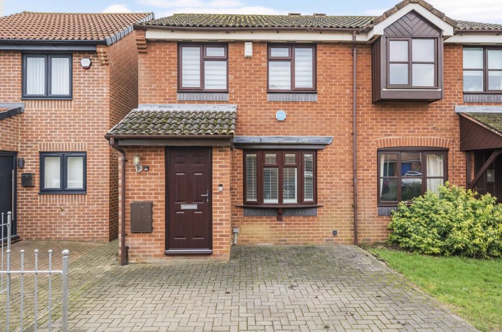 3 bed semidetached house for sale in Bampton Close, Littlemore, Oxford