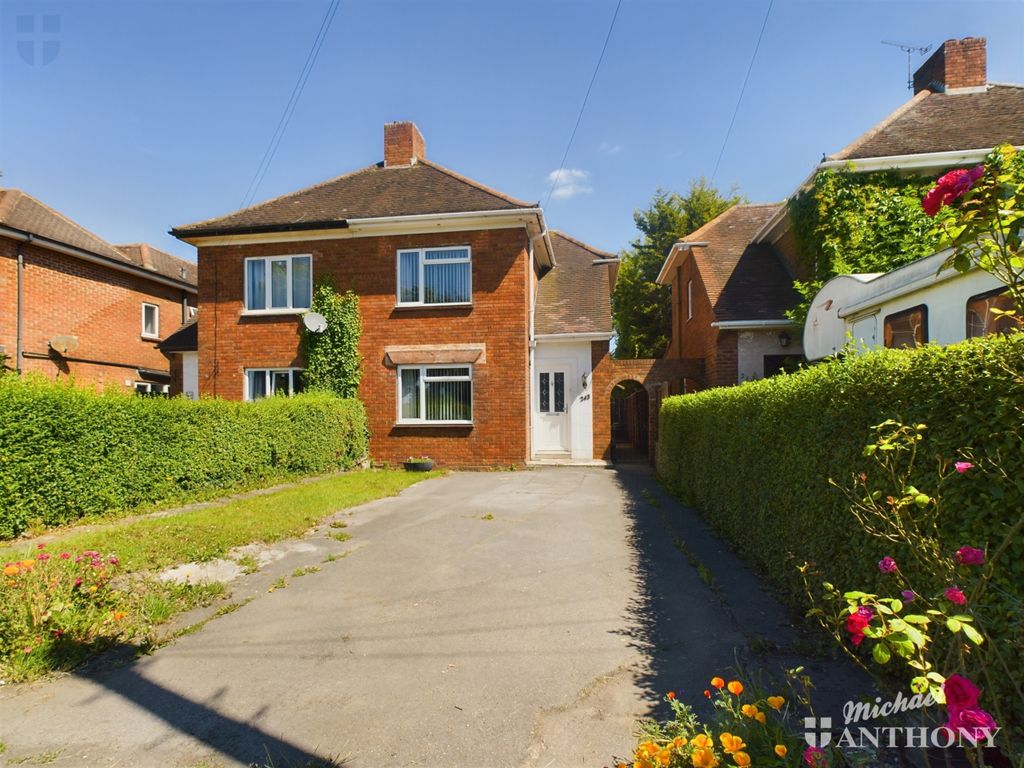 3 bed semidetached house for sale in Bicester Road, Aylesbury