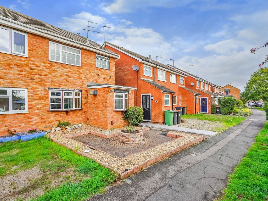 Almond Road, Leighton Buzzard LU7  
