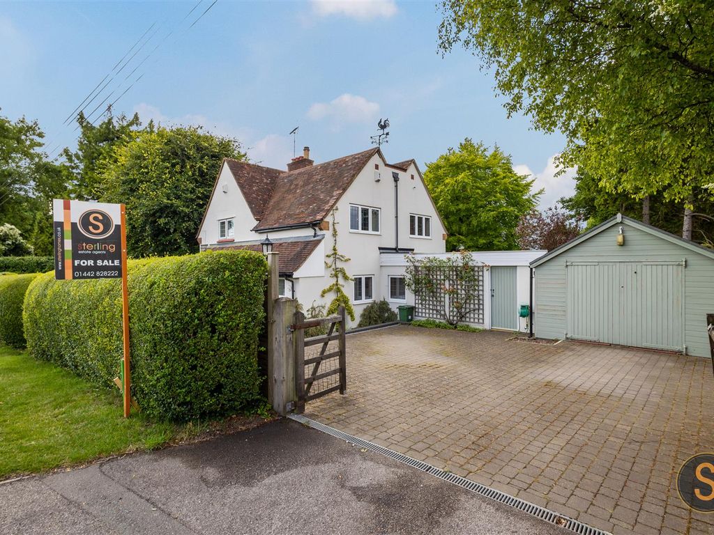 4 bed detached house for sale in Icknield Way, Drayton Holloway, Tring