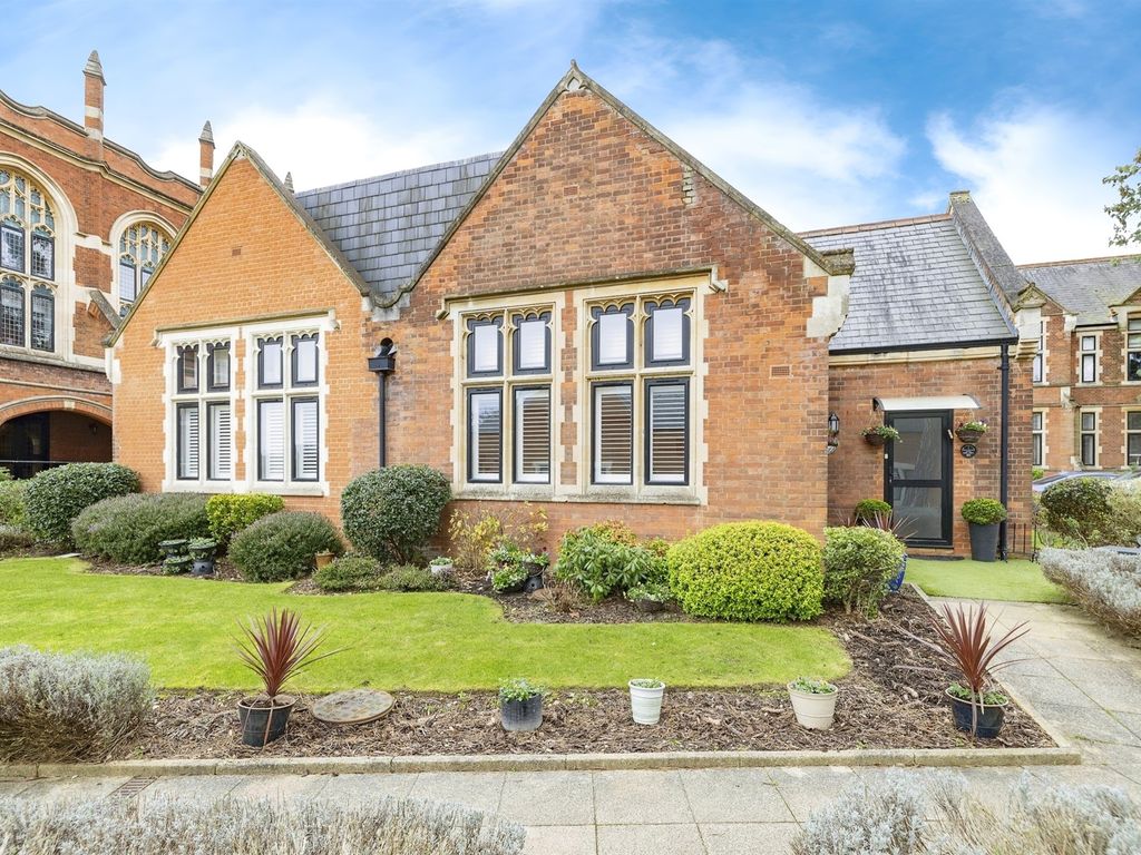 3 bed detached house for sale in Royal Connaught Drive, Bushey WD23, £1,450,000 Zoopla