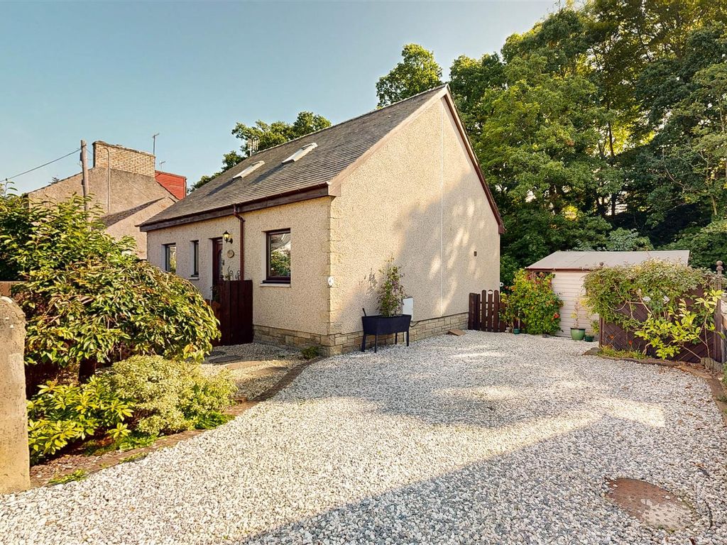 3 bed detached house for sale in Perth Road, Scone, Perth PH2, £235,000 Zoopla