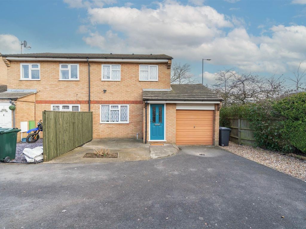 3 bed semidetached house for sale in Neale Close, Cressex, High HP12 Zoopla