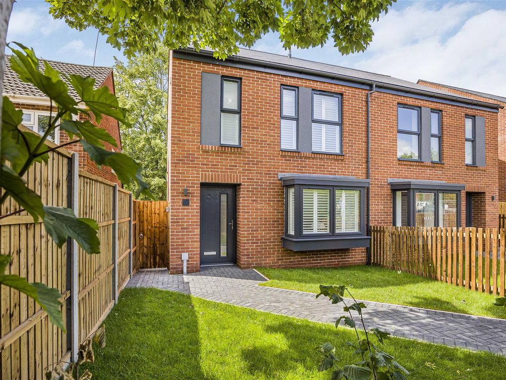 New home, 3 bed semidetached house for sale in Haywards Road, Charlton