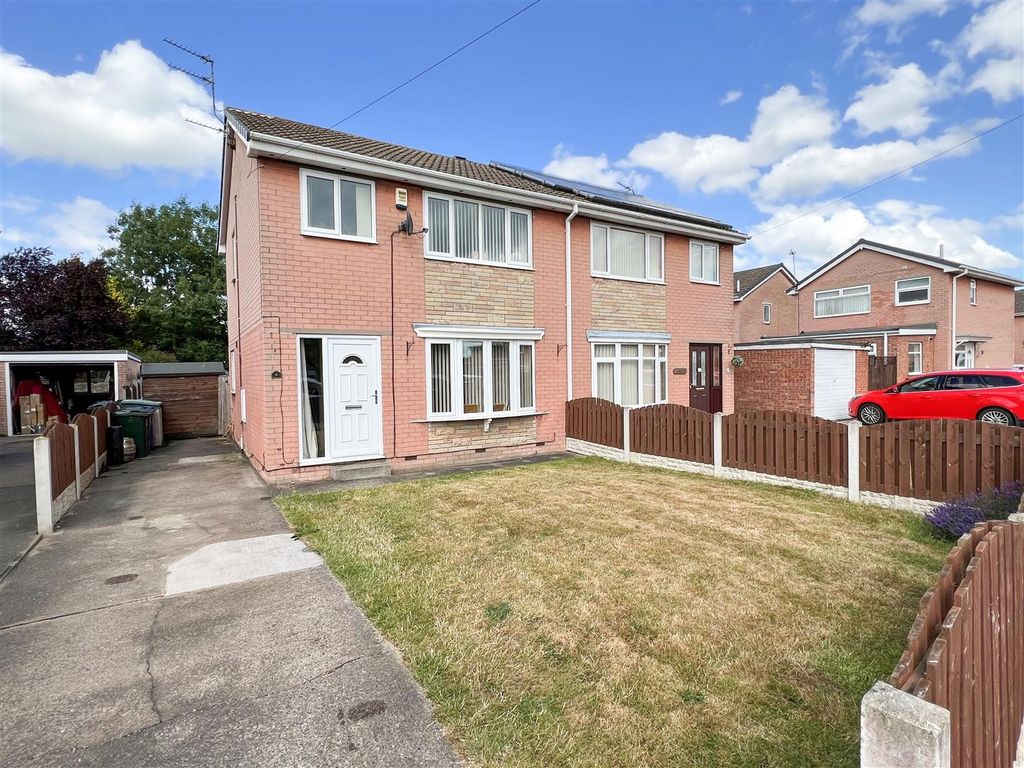 3 bed semidetached house for sale in St. James Close, Kirk Sandall
