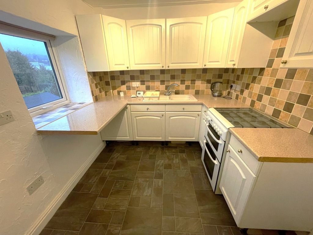 2 bed terraced house to rent in Manchester Road, Stocksbridge