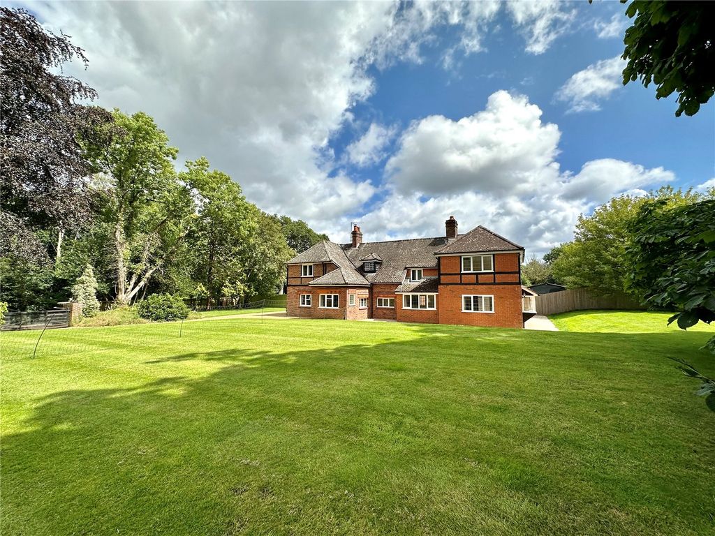 5 bed detached house for sale in Ivy Lane, Ringwood, Hants BH24, £