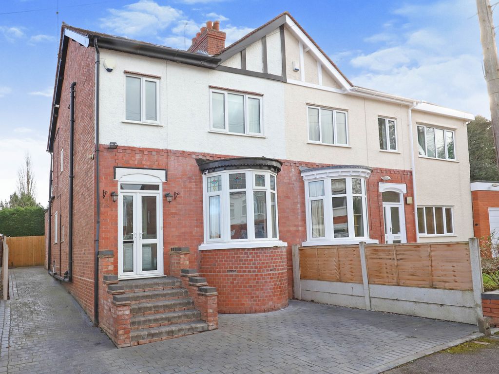 4 bed semidetached house for sale in Wulfruna Gardens, Wolverhampton