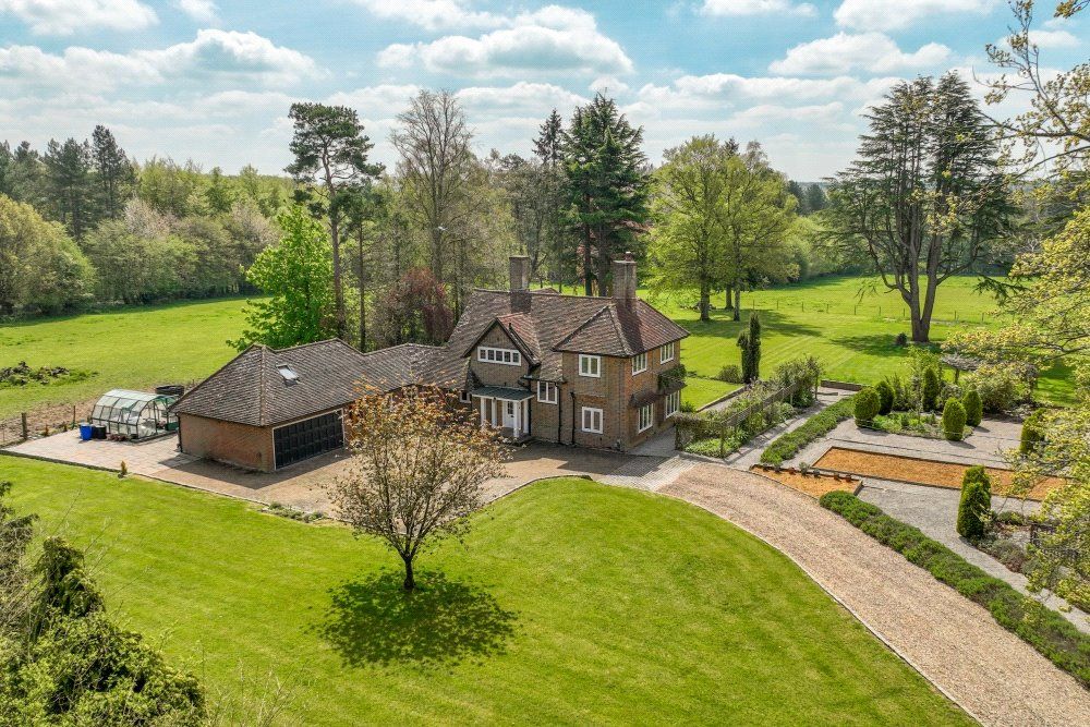 4 bed detached house for sale in Keepers Lane, Hyde Heath, Amersham