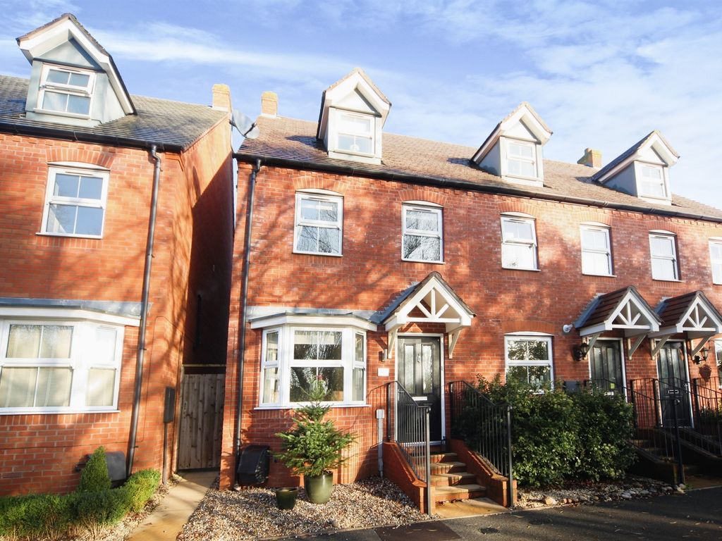 3 bed end terrace house for sale in Warwick Road, HenleyInArden B95