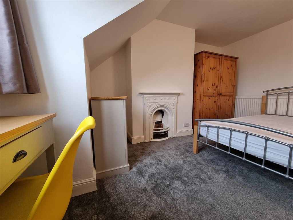 6 bed property to rent in Room 5, Flat 1, 43 Mill Road, Cambridge CB1