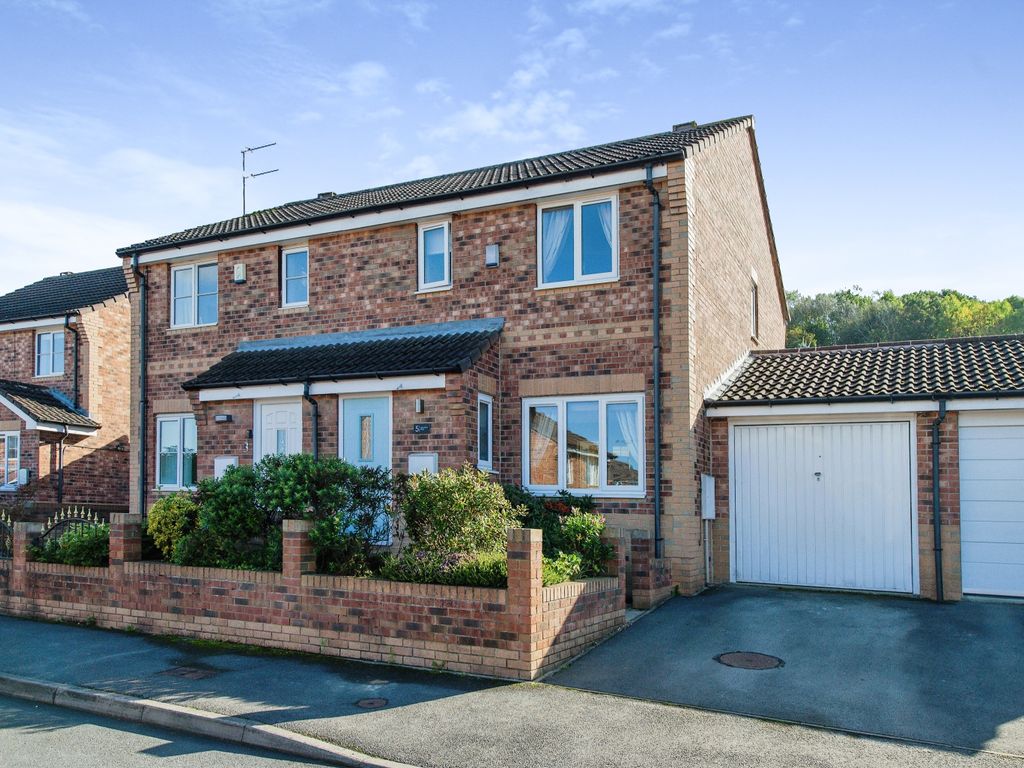 3 bed semidetached house for sale in Meadow Way, Castleford, West