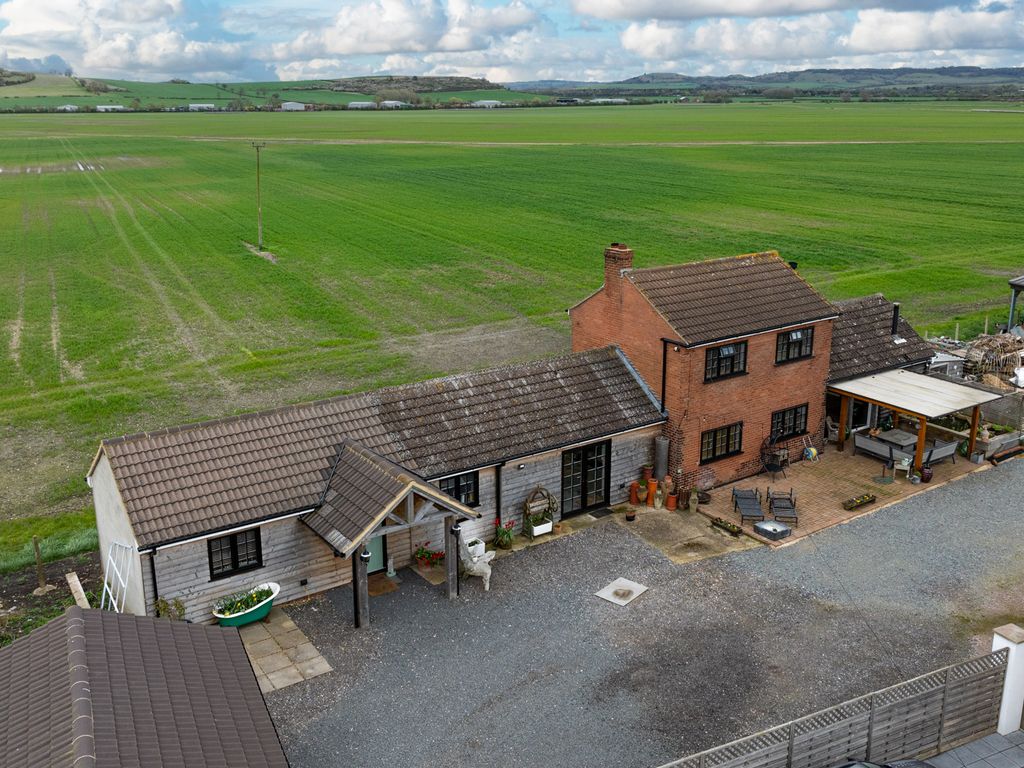 3 bed detached house for sale in Cheddington Lane, Long Marston, Tring