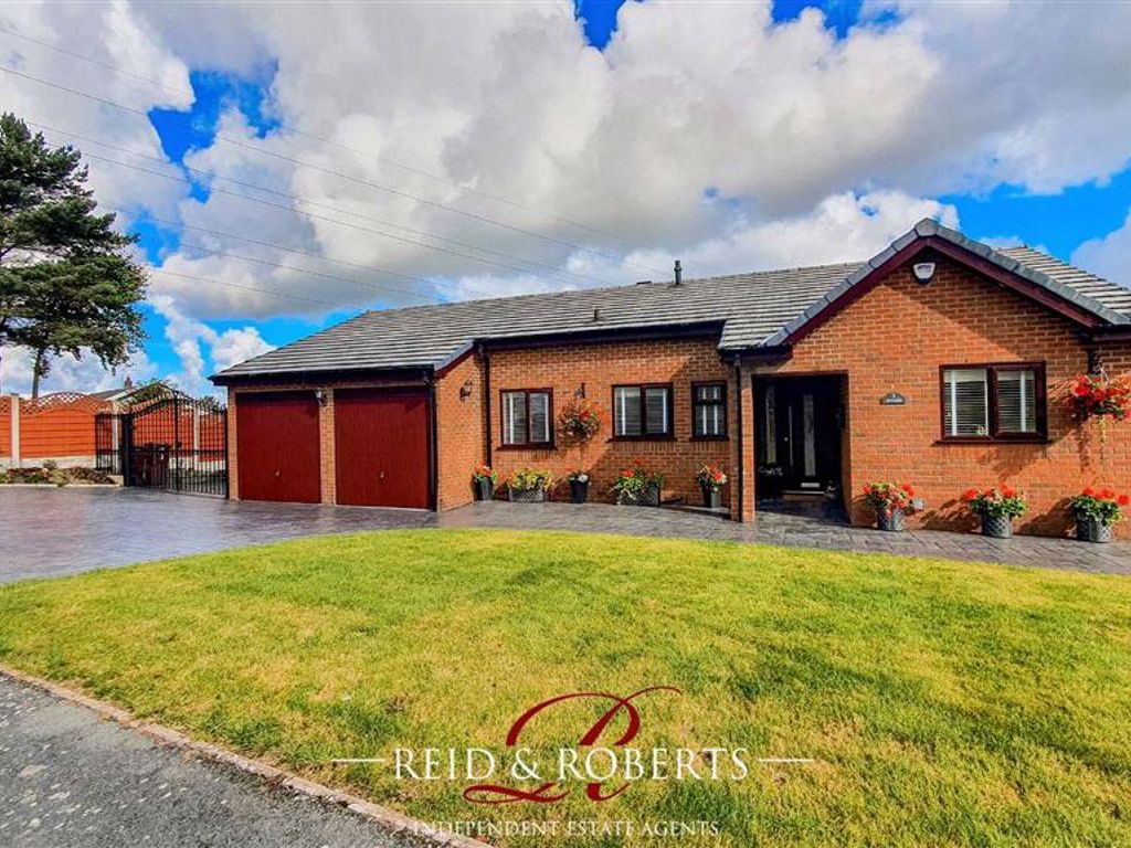 4 bed detached bungalow for sale in Llys Y Nant, Pentre Halkyn