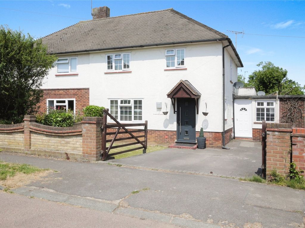4 bed semidetached house for sale in Kensington Road, Pilgrims Hatch, Brentwood, Essex CM15
